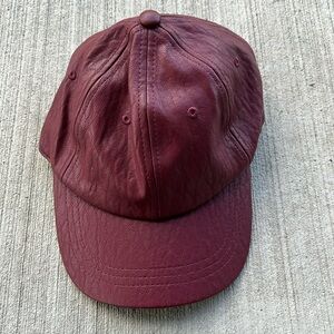 FAUX LEATHER BURGUNDY HAT